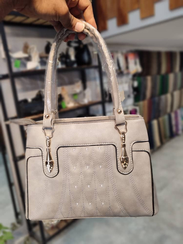 کیف دستی دوشی زنانه مدل لوکس رنگ کرم