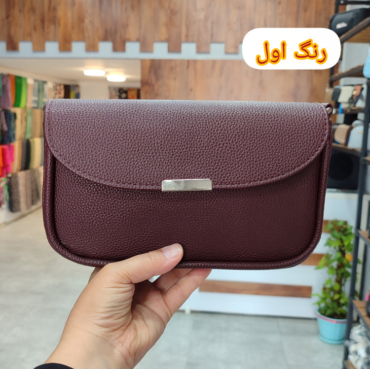 کیف دوشی زنانه مدل آذین؛ چرم نرم با طراحی مینیمال و بند بلند قابل تنظیم مناسب استایل روزمره